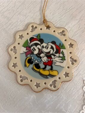 Vintage Lenox 3.5” Disney Mickey & Minnie Mouse Skating Snowflake Ornament